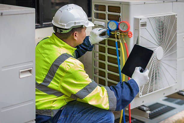 Professional Hvac technician working in Garrisonville, VA